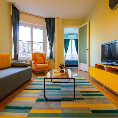 Small Paris Budapest Eksteriør billede