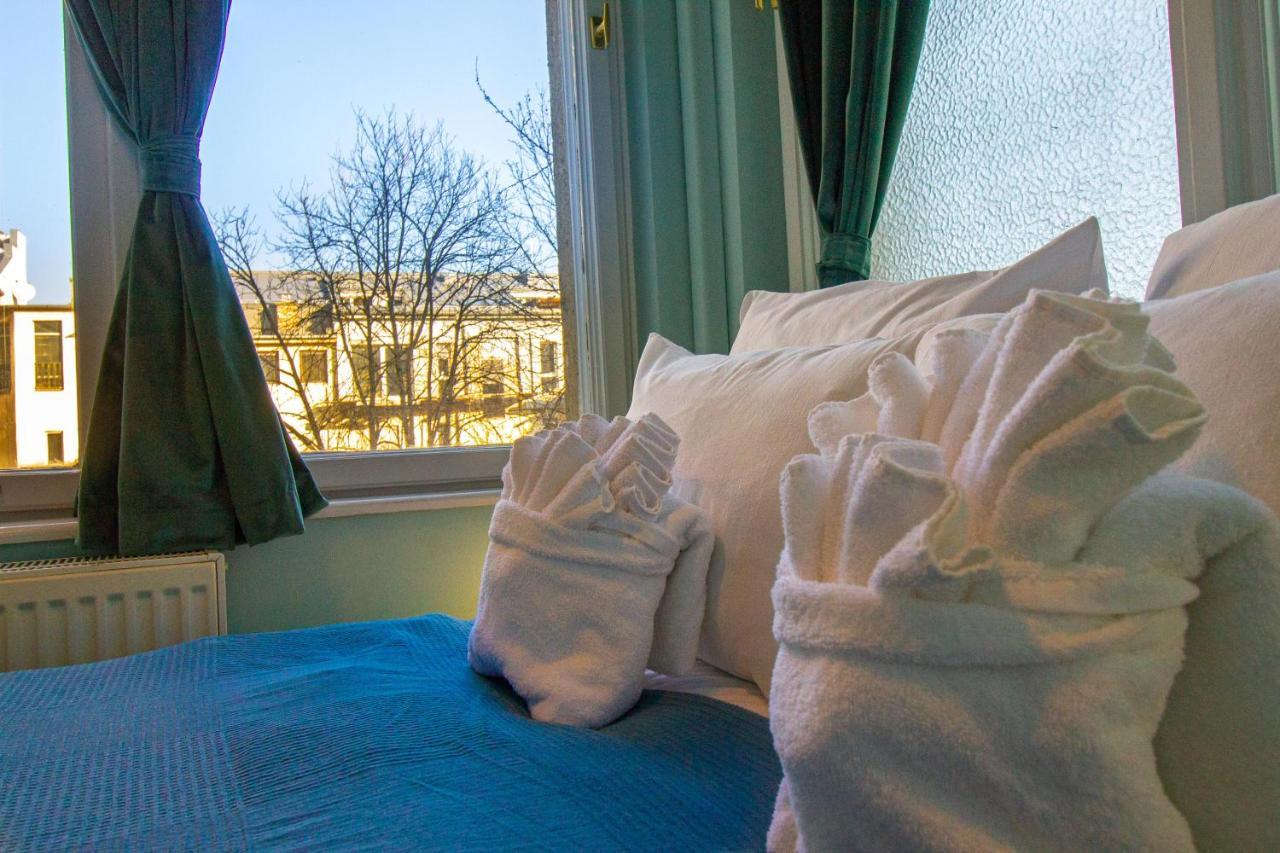 Small Paris Budapest Eksteriør billede