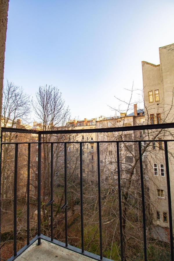 Small Paris Budapest Eksteriør billede