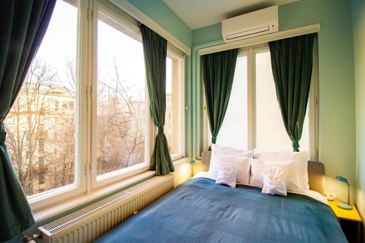 Small Paris Budapest Eksteriør billede