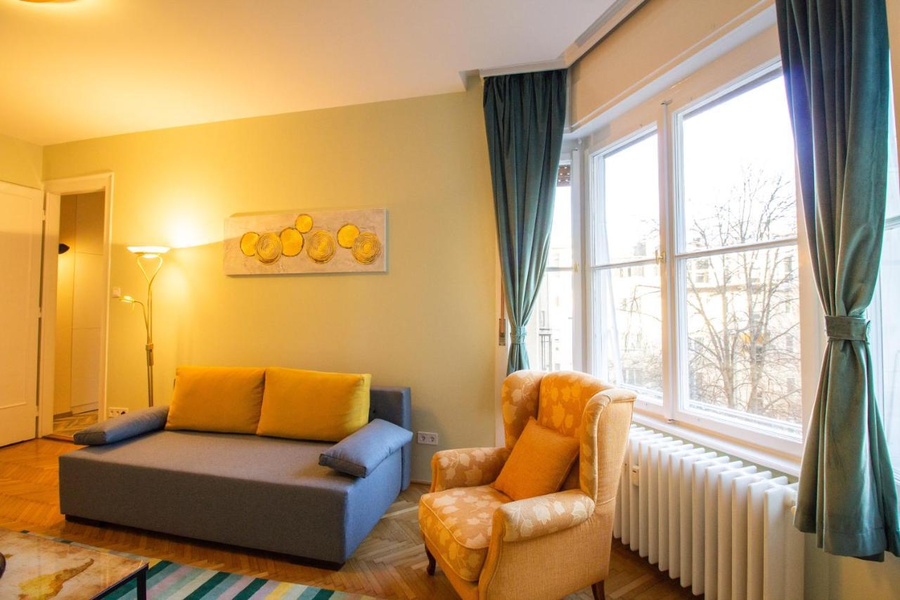 Small Paris Budapest Eksteriør billede