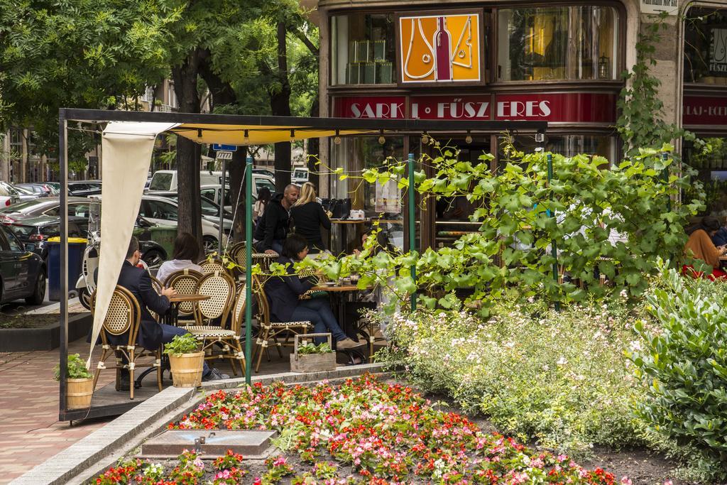 Small Paris Budapest Eksteriør billede